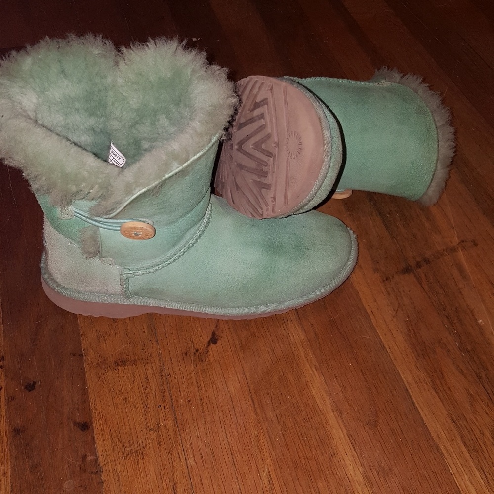 Rare, Mint color Bailey Button UGG
